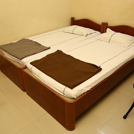 Sri Sai Krishna Deluxe Lodge Haydarabad Dış mekan fotoğraf