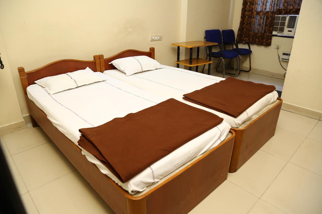 Sri Sai Krishna Deluxe Lodge Haydarabad Dış mekan fotoğraf