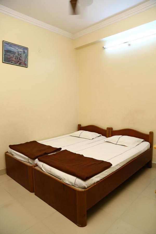 Sri Sai Krishna Deluxe Lodge Haydarabad Dış mekan fotoğraf