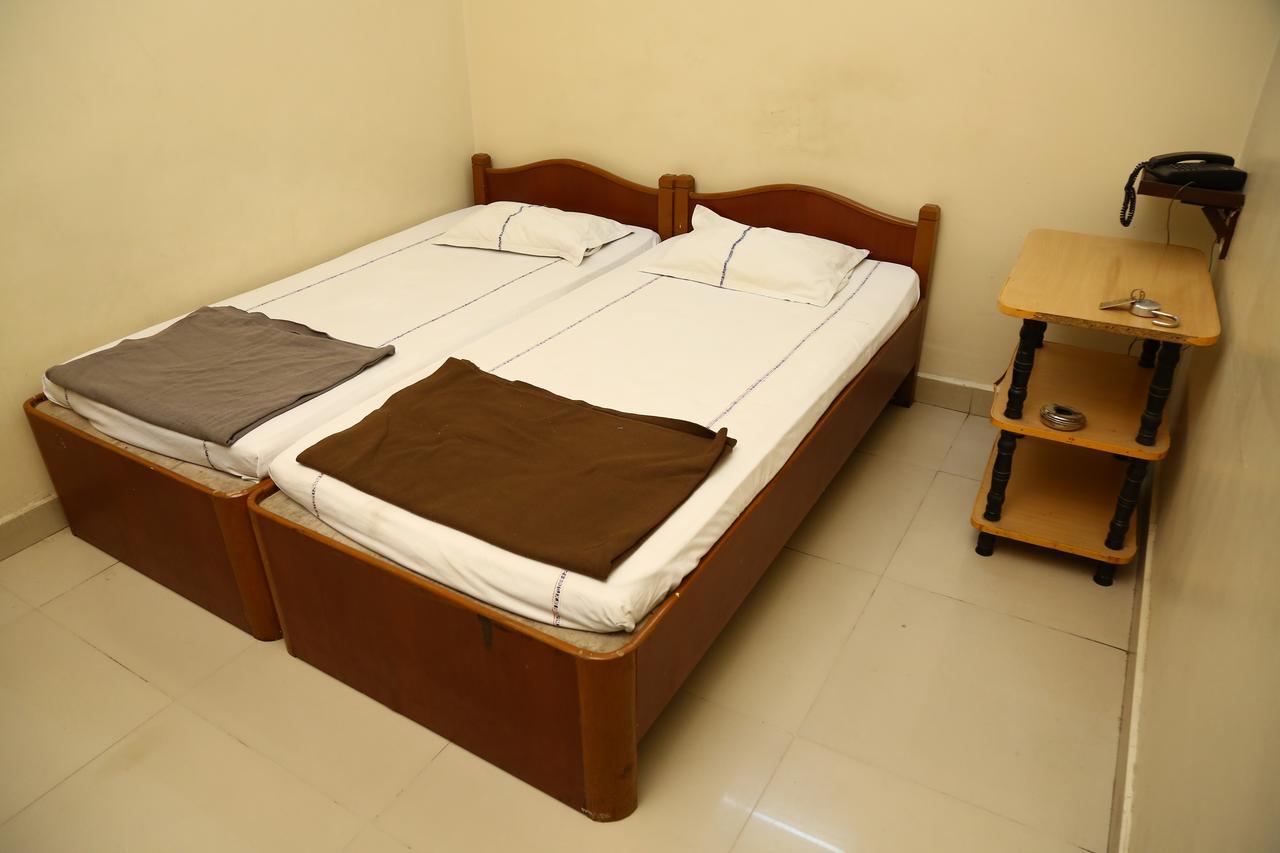 Sri Sai Krishna Deluxe Lodge Haydarabad Dış mekan fotoğraf